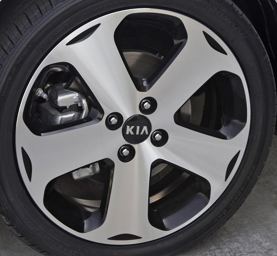  Kia Rio Sedan 2011 года  (US) (фото 8 из 22)